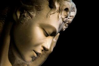 Elias Naman un giovane scultore dalla tecnica antica. Elias Naman un giovane scultore dalla tecnica antica.