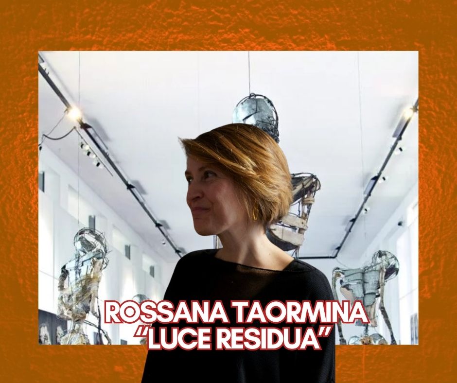Il lavoro dell’artista siciliana Rossana Taormina usa la luce come presenza fragile ma ostinata, trasformando gli spazi sotterranei in uno spazio meditativo. Una delle mostre più riuscite della stagione siciliana.