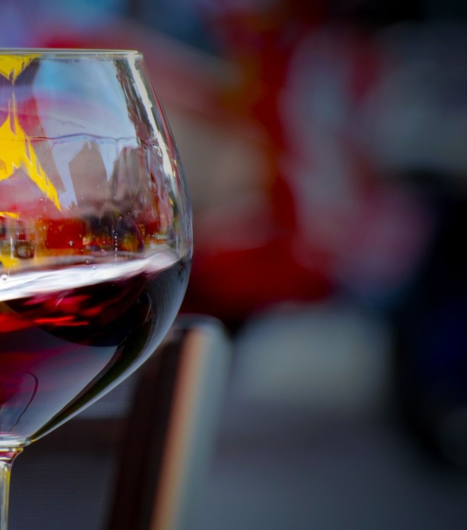 bicchiere di vino artistico