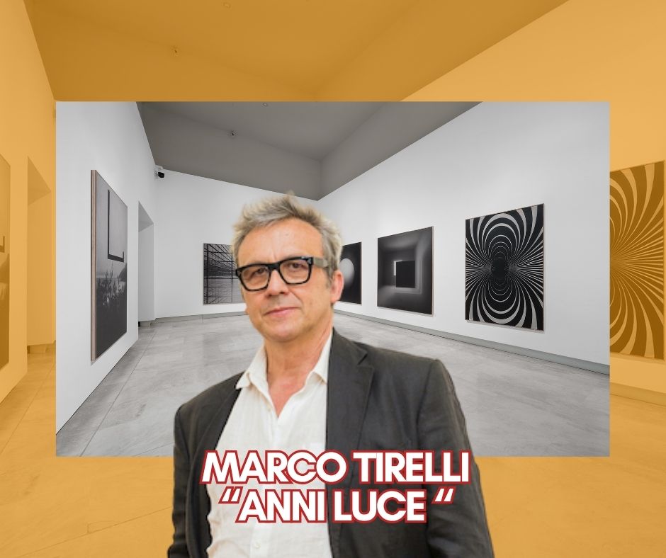 A Roma, il mondo silenzioso ma contemporaneo di Marco Tirelli si concretizza in "Anni luce", una mostra che trasforma l'ambiente in un'installazione immersiva di grande impatto